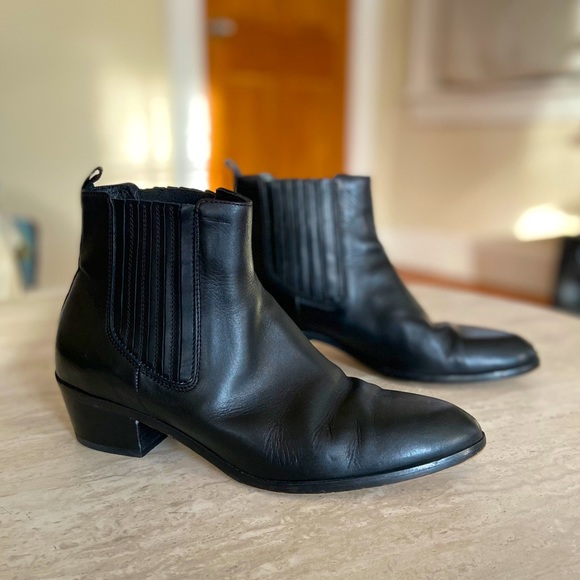 J. Crew Shoes - JCREW Black Leather Chelsea Boot size 8.5